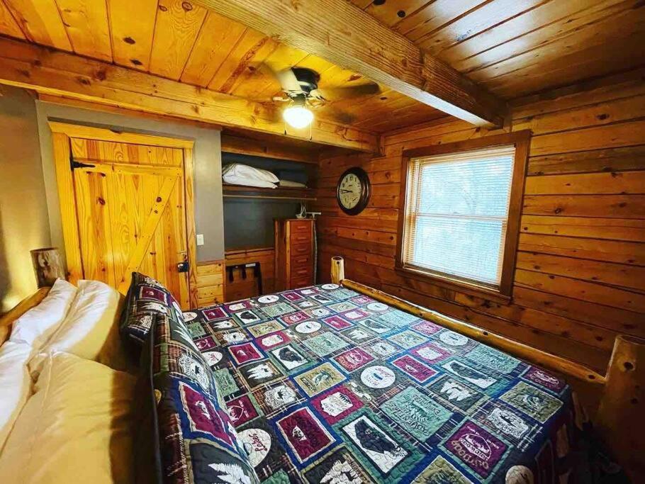 The Loft At Bear Mountain Log Cabins 尤里卡斯普林斯 外观 照片